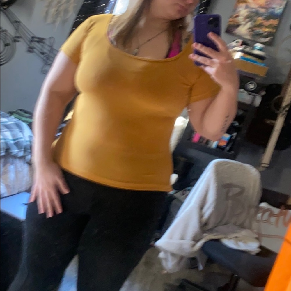 Yellow top - Picture 3 of 3